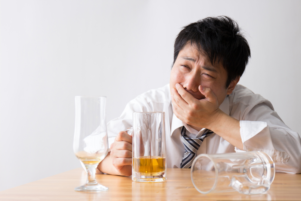 お酒を飲むと泣き上戸になる人の原因とその心理 Clue[クルー]