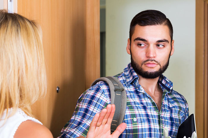 愛想がない人の特徴や心理とは 愛想のなさを治したい人必見 Clue クルー